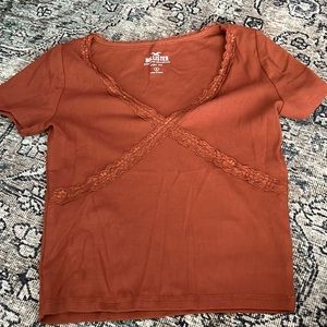 Small Hollister tee